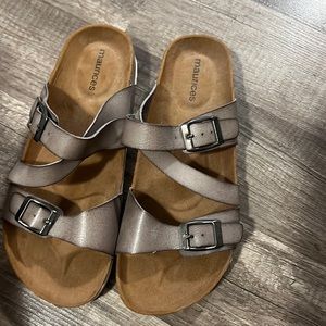 New sandals size 6